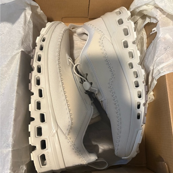 On Running Shoes - New in Box! On Cloudaway 2 women’s sand/ ice